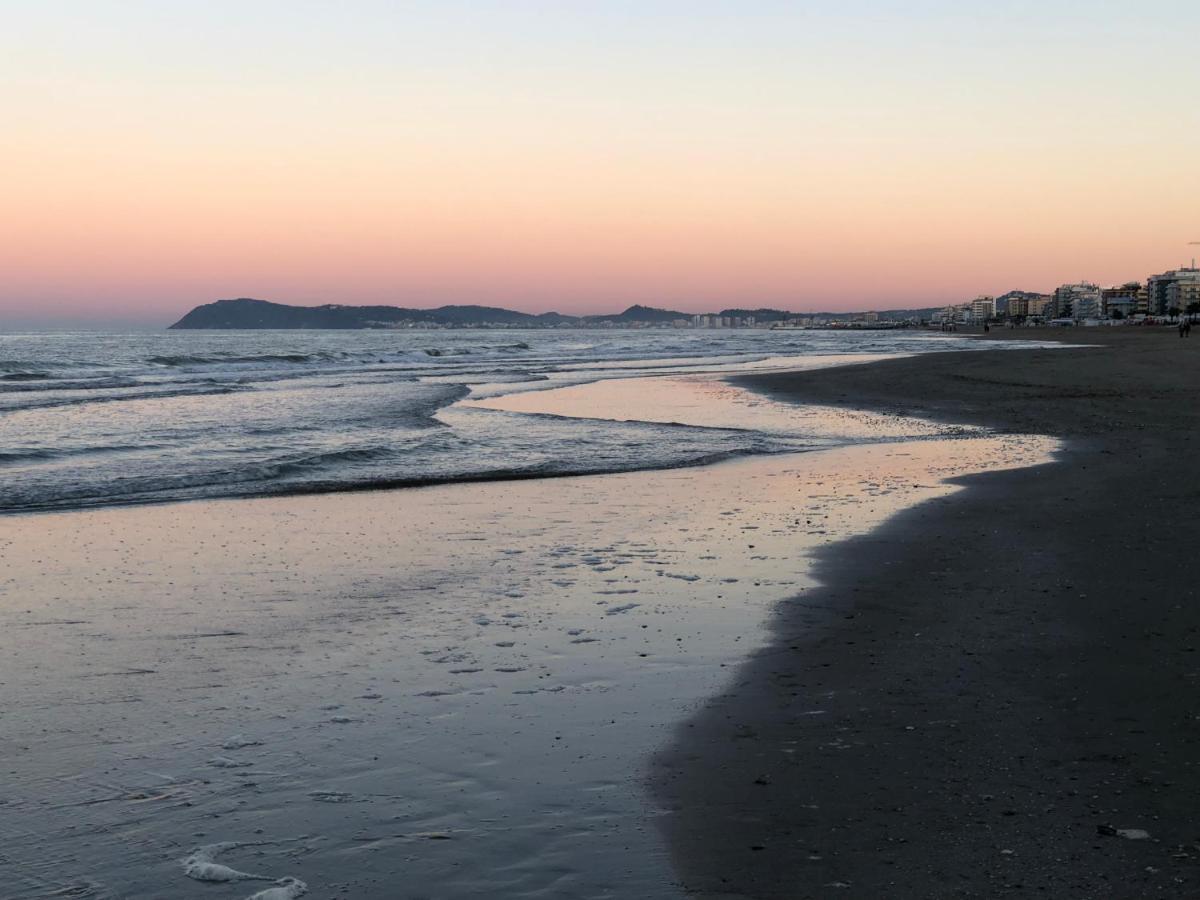 On The Adriatic Beach Tra Venezia Ferrara E Ravenna Sulla Spiaggia Della Riviera Adriatica ليدو ديلي ايستينسي المظهر الخارجي الصورة